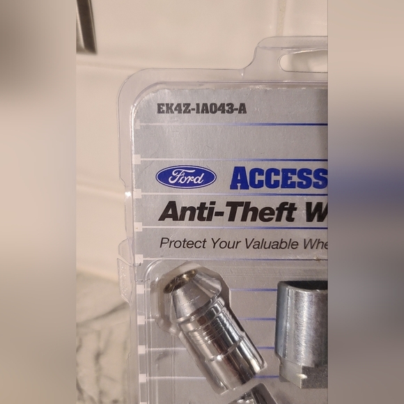 Ford Lincoln Anti  Theft Wheel Locks 🛞 - Picture 2 of 3
